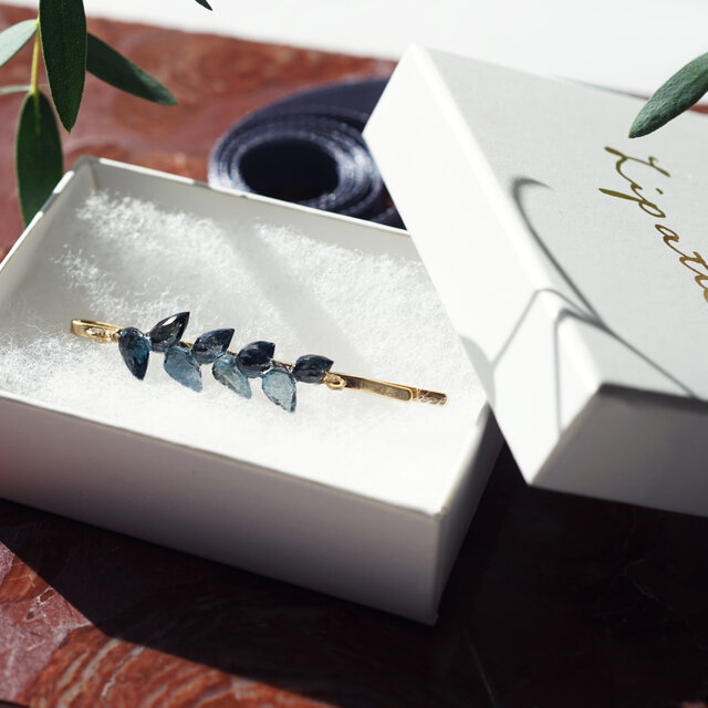 ロンドンブルートパーズによるりんどうの花のヘアピン ～龍胆