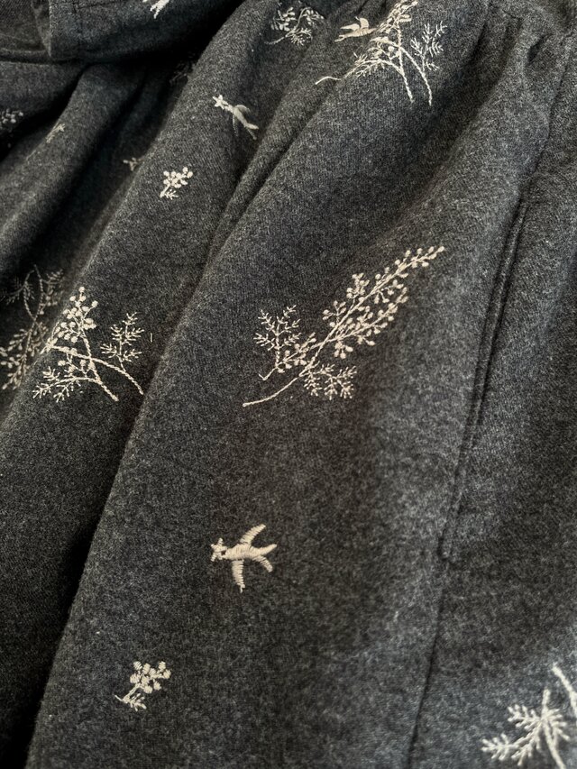 刺繍 春待ち＊刺繍の小鳥とミモザ花柄＊大人の長袖ワンピース＊国産綿100