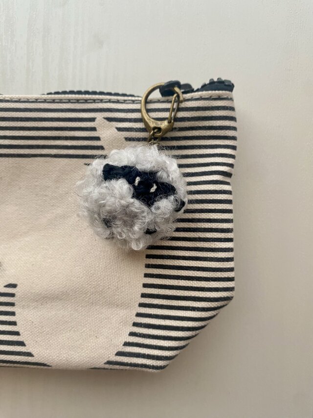 羊のキーホルダー①（ライトグレー）