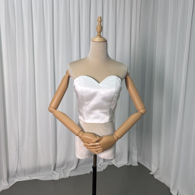 トップス ベアトップ 光沢サテン オフホワイト ファスナー 細見えシルエット 結婚式