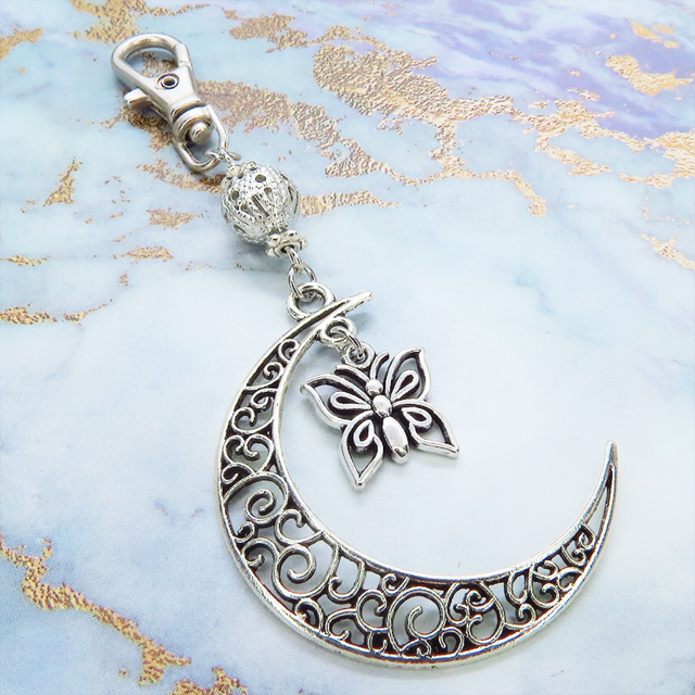 アンティークシルバー アラベスク調の透かし模様の三日月と蝶の