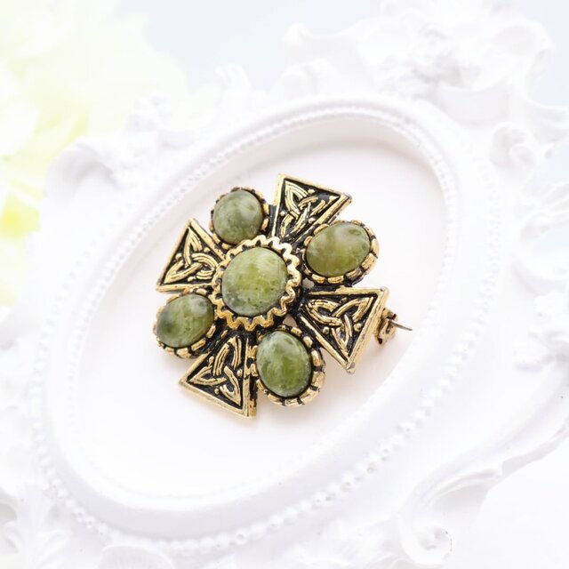 フランス買付】ヴィンテージ グリーンストーン×クロスモチーフブローチ