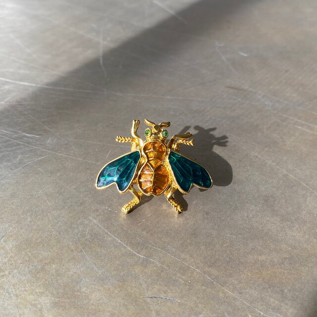 Vintage 60s-70s USA TRIFARI enamel bee brooch