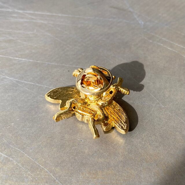 Vintage 60s-70s USA TRIFARI enamel bee brooch | iichi 日々の暮らし