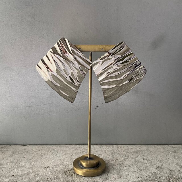 Vintage 80s USA retro wave design big pierces