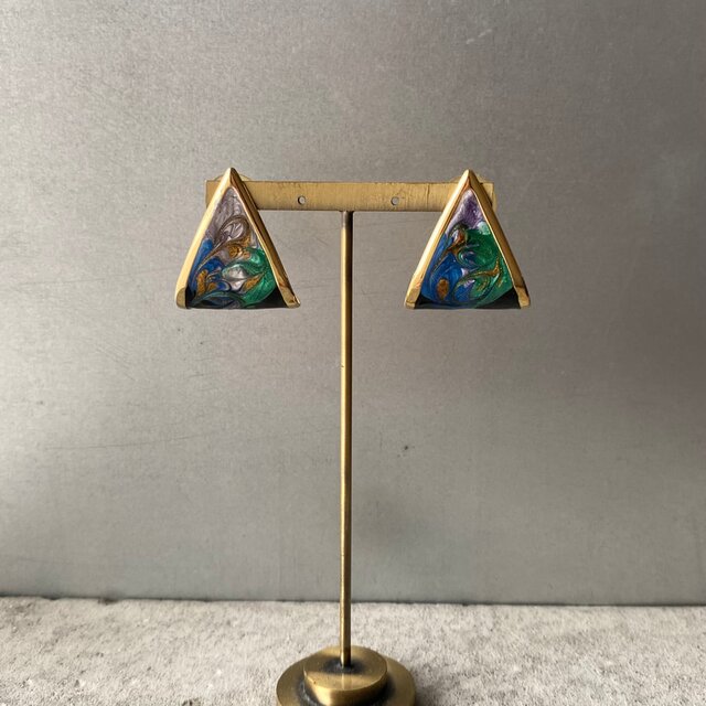 Vintage 80s USA retro triangle artistic enamel pierces