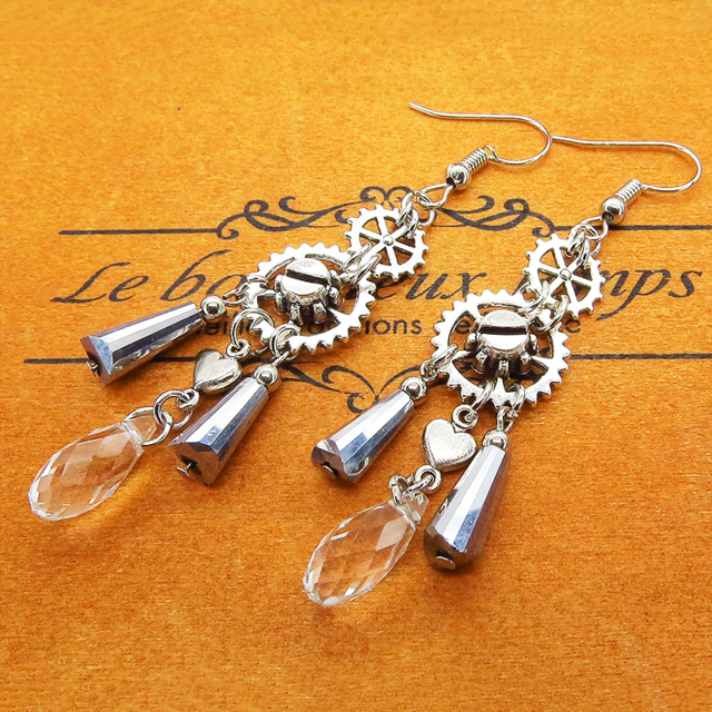 スチームパンク風シルバーカラーメタルタッセルピアス ガラス ラインストーン 歯車 ハート サージカル可