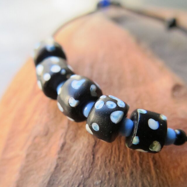 アンティーク　スカンク黒　＋　シードビーズ　水色　ブレスレット　百世 momotose（西）