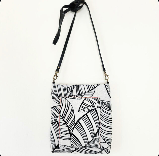 革持ち手♡ジャガード織のショルダーbag | iichi 日々の暮らしを
