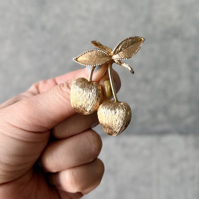 SCS23-【 SARAH COVENTRY 】サラコベントリー・ヴィンテージブローチ  "GOLDEN CHERRIES"