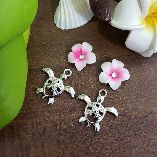 プルメリア❀濃ピンク ホヌポストピアス／イヤリング シルバーカラー No.1118