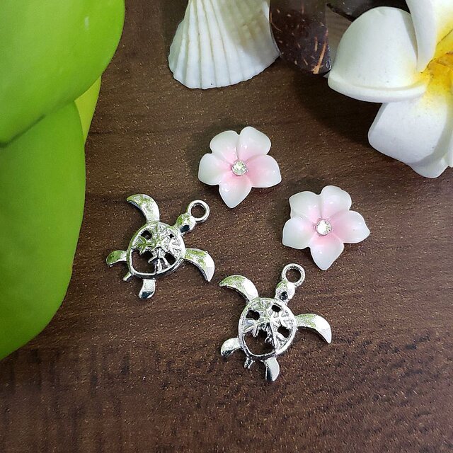 プルメリア❀薄ピンク ホヌポストピアス／イヤリング シルバーカラー No.1117