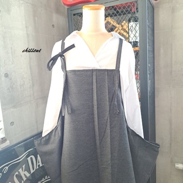 【背中がかわいい】エプロンドレス：デニム：ブラック【1022】