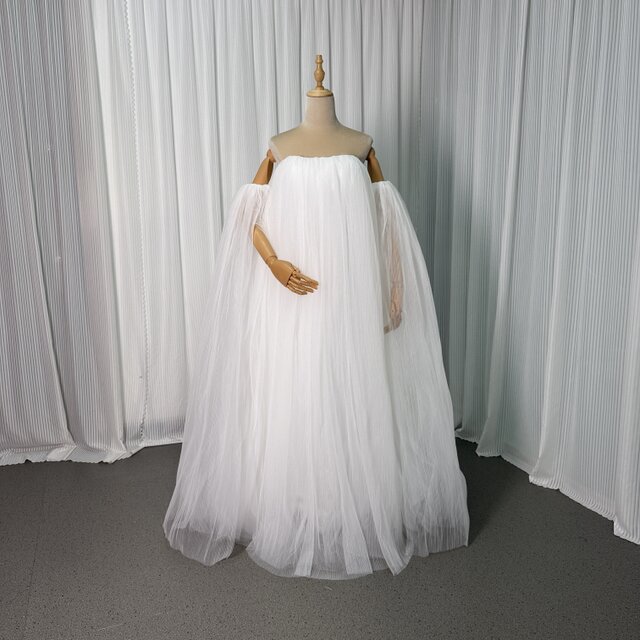 ウエディングドレス ベアトップ ふわふわ袖 揺らめく裾 ロング 細見えシルエット ファスナー 2次会/合コン