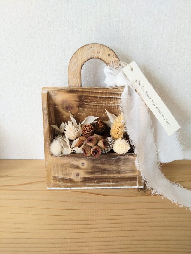 ウッドショッパーズバッグのドライフラワーアレンジ　デザインB
