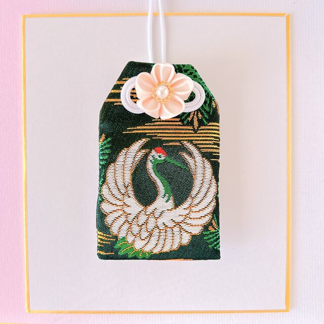 鶴｜吉祥のお守り袋（手縫い・つまみ細工／元巫女が仕立てる）〈サイズ