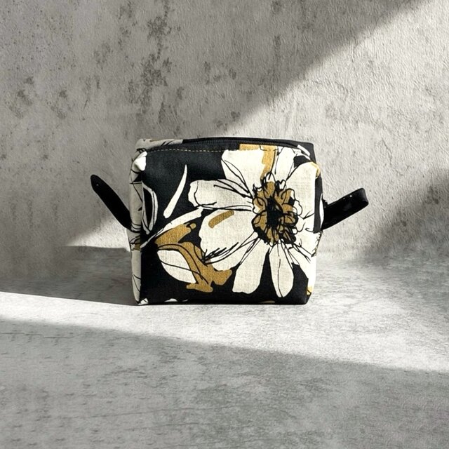 ミニミニポーチ /小さめでも大容量/化粧メイク・リップ・充電器・サニタリー・イヤホン/プレゼント・ギフト/小物整理ポーチ