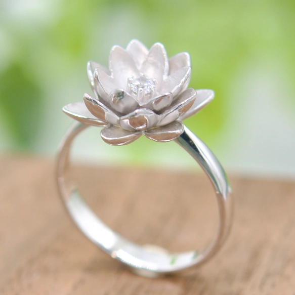 【凛と咲く】蓮の花•リング【スターリングシルバー製/CZダイヤ/フラワーモチーフ】
