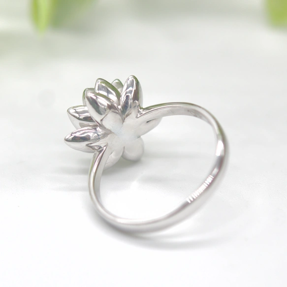 凛と咲く】蓮の花•リング【スターリングシルバー製/CZダイヤ/フラワー
