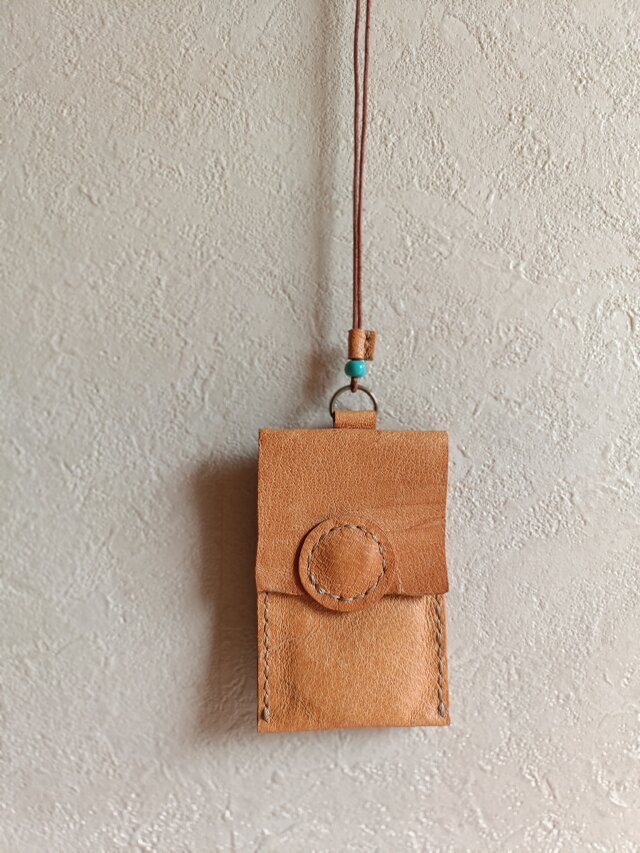 御守ケースネックレス　キャメル　ピッグスキンレザー