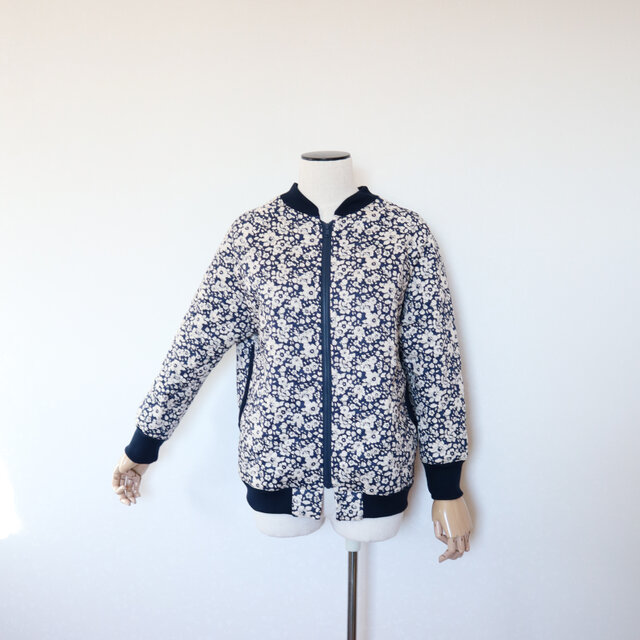 リバティ　ベッツィのキルティングブルゾン