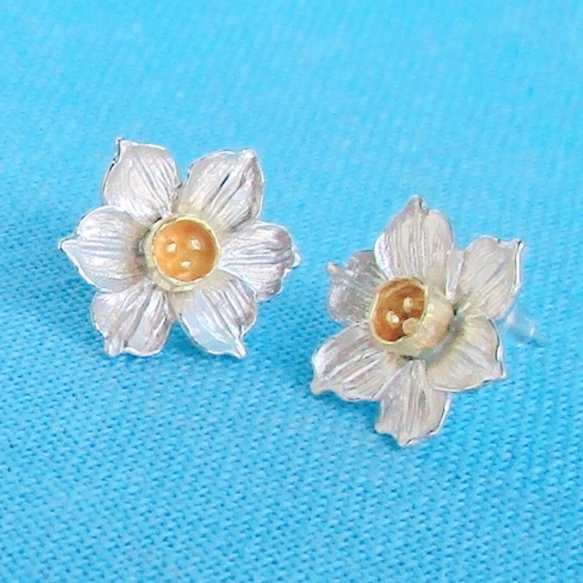 春待ちスイセンの花•ピアス【スターリングシルバー製/K18YG仕上げ/フラワーモチーフ】