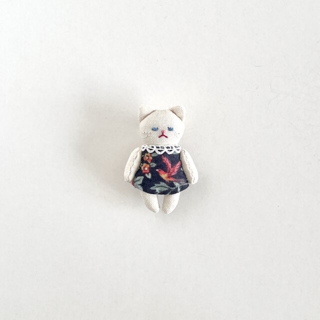 子猫　ブローチ