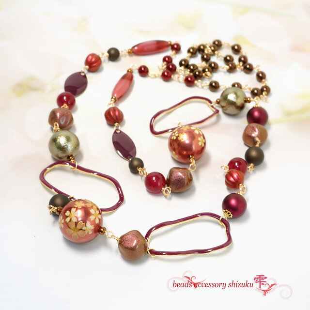 花舞う深紅ロングネックレス