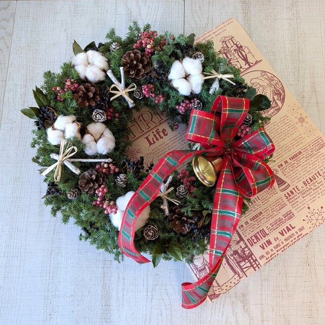 ヒムロスギのベル付きクリスマスリース | iichi 日々の暮らしを