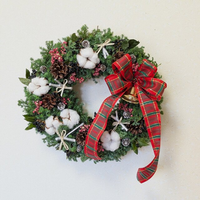 ヒムロスギのベル付きクリスマスリース | iichi 日々の暮らしを