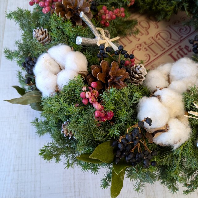 ヒムロスギのベル付きクリスマスリース | iichi 日々の暮らしを