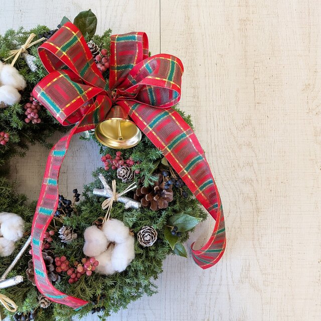 ヒムロスギのベル付きクリスマスリース | iichi 日々の暮らしを