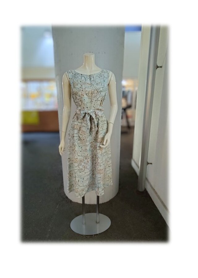 460　　1点物　着物リメイク　Aラインワンピース　ジャンパースカート　小さいサイズ　水色　シルク