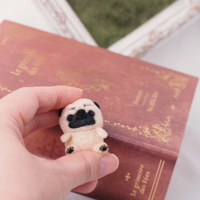 受注制作】 ぬいぐるみ風のまゆパグ(フォーンパグ・黒パグ) 羊毛