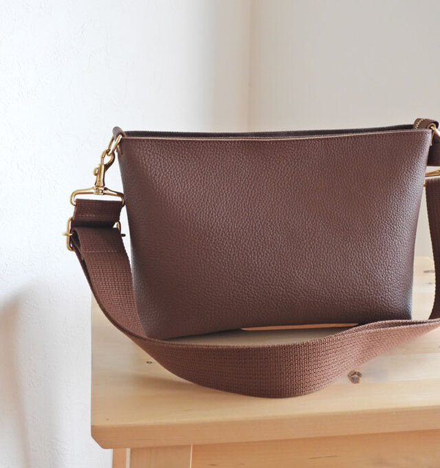 長財布がすっぽり☆　レザーショルダー（ ファスナー口 ）　ココア