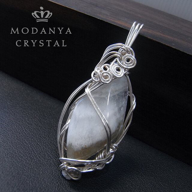 ザンビア産ナチュラルグリーンアメジストのワイヤーペンダントトップ1466