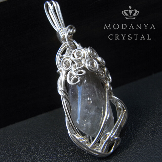 ザンビア産ナチュラルグリーンアメジストのワイヤーペンダントトップ1468