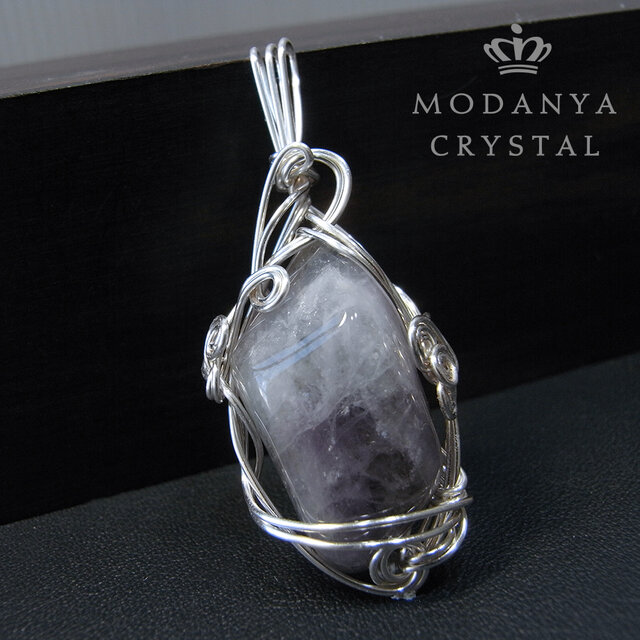 ザンビア産ナチュラルグリーンアメジストのワイヤーペンダントトップ1470