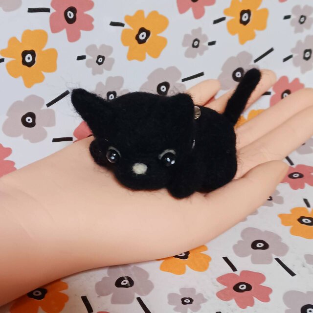 黒猫 羊毛フェルト 小さな猫ちゃんまったりーずーと子のままで居たい