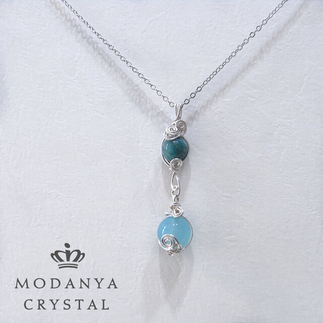 シーブルーカルセドニー+ロシアンアマゾナイトの揺れるワイヤーペンダントトップ1497