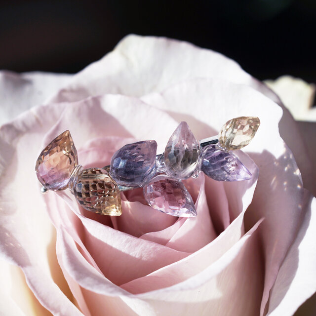 アメトリンによるラベンダーの花のブローチ　～薫衣草（くんいそう）