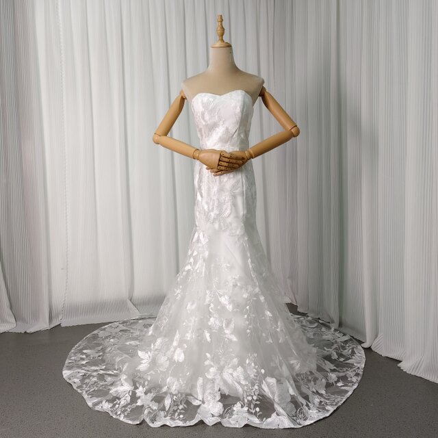 ウェディングドレス ベアトップ 贅沢な小花総レース 華やかなトレーン マーメイドライン 拳式/前撮り