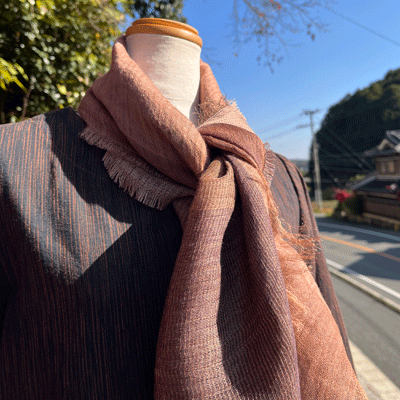熟成柿渋染め三重織ショートストールK25096
