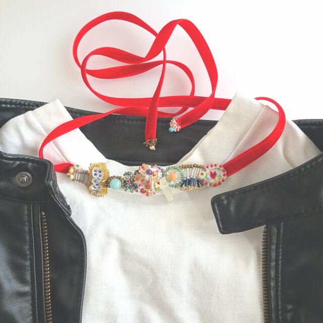 宝石箱//立体刺繡のベロアリボンネックレス