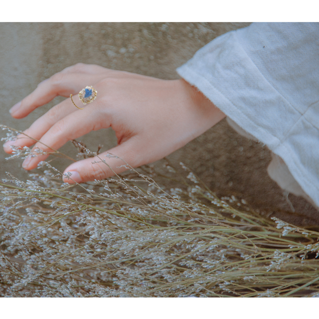 『青い鳥』羊毛画とヴィンテージビーズの指輪
