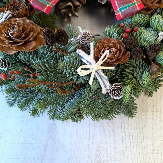 オレゴン産モミとヤシャブシのクリスマスリース | iichi 日々の暮らし