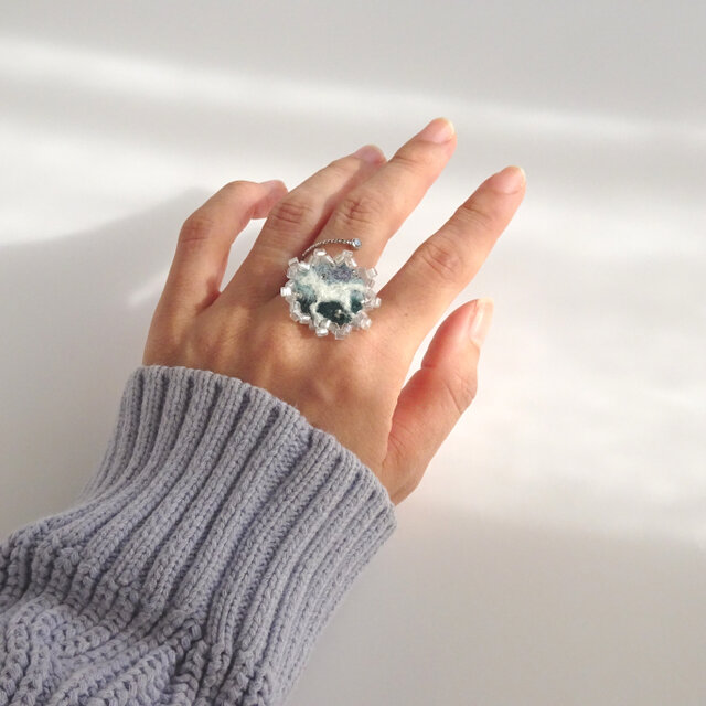 『星と白い馬』羊毛画とヴィンテージビーズの指輪