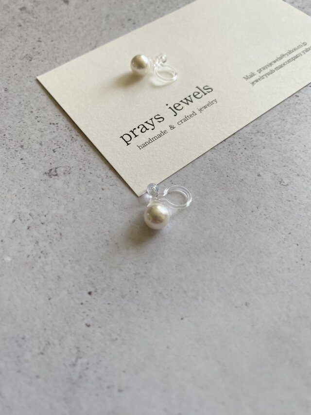 【2ペア】6mmクリスタルパール 樹脂(ポリカーボネート)痛みなくホールドのイヤリング ノンホールクリップピアス（イヤリング）ｗ