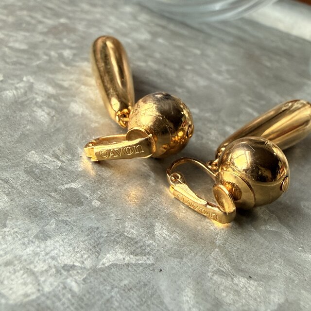 YA201-【 AVON 】エイボン・ヴィンテージイヤリング Gold Tone Large