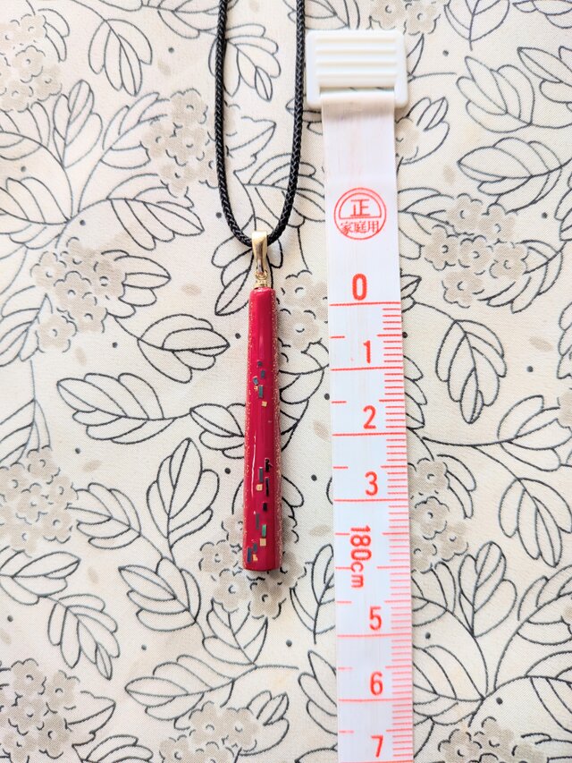 漆塗 プチペンダント 赤 滝 | iichi 日々の暮らしを心地よくする